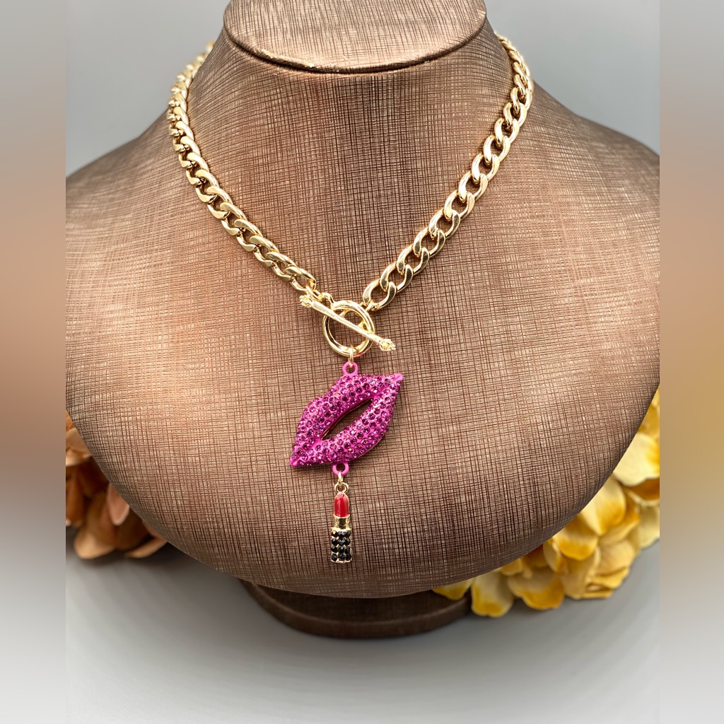Cherie New York Nwt Beautiful Sparkly Pink And Gold Lips Necklace With Earrings!